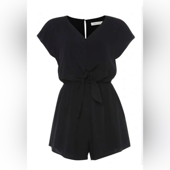 Black short sleeve romper onepiece jumpsuit shorts medium light weight - Picture 1 of 2